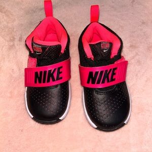 pink & black toddler nike shoes